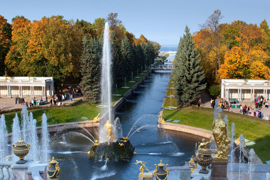Samson fountain, Petrodvorets, Peterhof, Saint-Petersburg, Russia