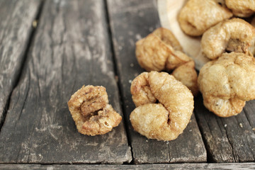 Fried pork skin