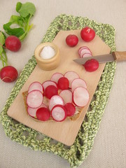 Belegtes Brot mit Radieschen