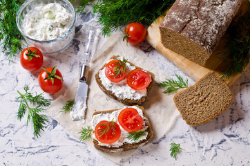 Sandwich with tomatoes