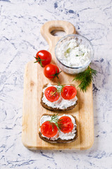 Sandwich with tomatoes