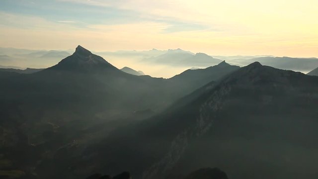 Coucher de soleil sur Chamechaude (Chartreuse / Is&egrave;re)