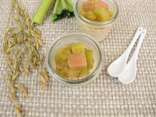 Overnight-Oats mit Rhabarber