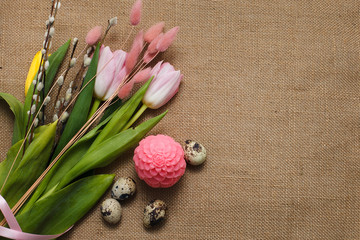 Easter greetin. Easter egg and flowets on the table
