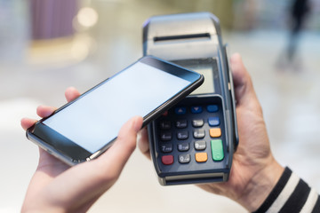 Customer pay by cellphone