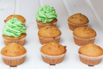 applying cream on cupcakes