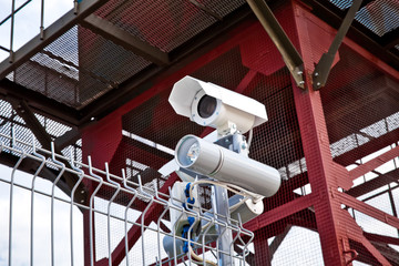 Wireless color security camera with night vision