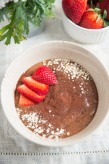 Schokoladen Bananen Pudding mit Früchten 