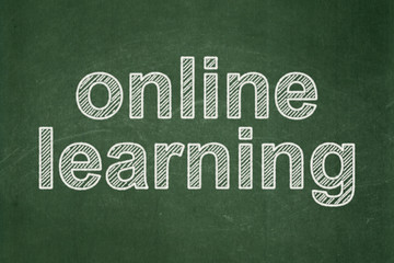 Obraz premium Learning concept: Online Learning on chalkboard background