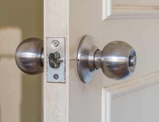 Door  knob for  new room