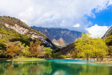 Fototapeta na wymiar Turquoise lake in the mountains.