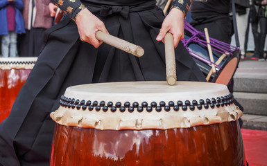 Musicians play drums