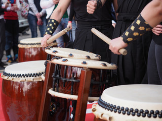 Musicians play drums
