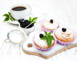 muffins with blackberry