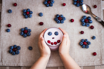  yogurt with berries, homemade yogurt