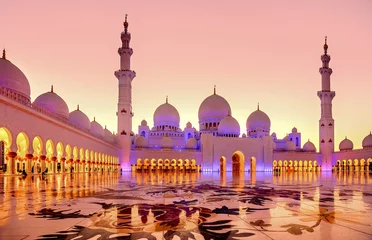 Fotobehang Sheikh Zayed Grand Mosque in de schemering in Abu Dhabi, Verenigde Arabische Emiraten © dvrcan
