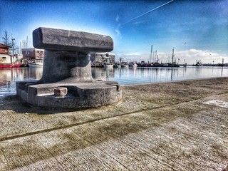Poller im Hafen