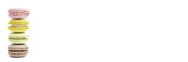 Macarongebäck vor weiß