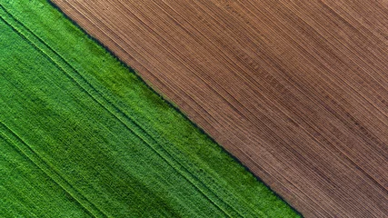 Foto op Plexiglas Luchtfoto over de landbouwvelden © ValentinValkov
