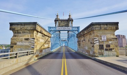 The Roebling suspension bridge over the Ohio River in Cincinnati - obrazy, fototapety, plakaty