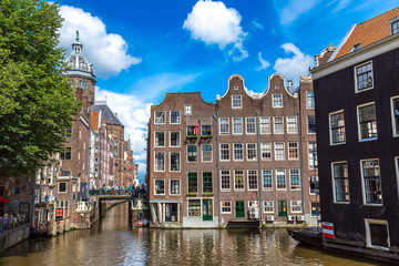 Obraz premium Canal and St. Nicolas Church in Amsterdam