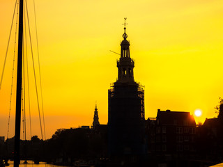 Naklejka premium Silhouette clock tower