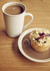 Obraz na płótnie Canvas Coffee in mug and blueberry muffin