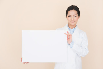 女性の医師