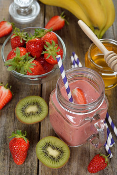 Fruit smoothies in jar