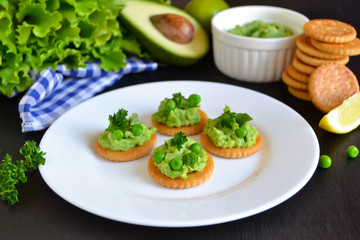 home pate of avocado and green peas with mint