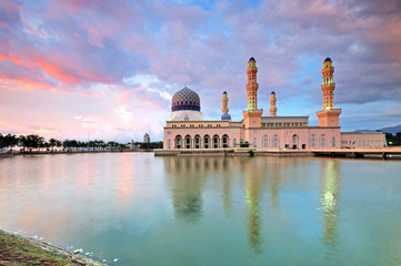 Sunset over Sabah Borne famous floating mosque located in Kota Kinabalu.
