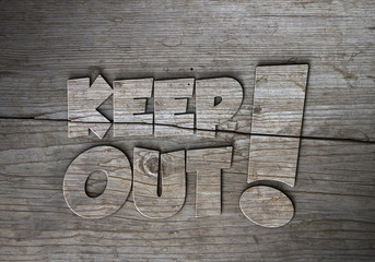 Keep Out - Ausrufezeichen Hoiz verwittert