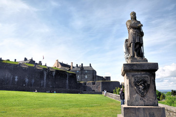 Obraz premium Robert the Bruce statue in front of Stirling castle, Scotland