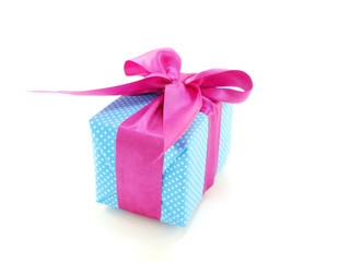 Obraz premium blue gift box with pink bow isolated on white background