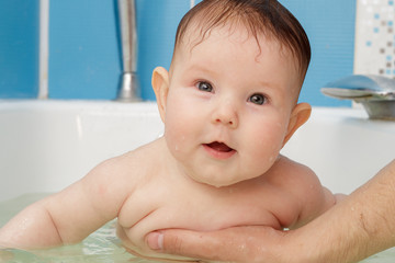 Newborn baby bathe and swim 