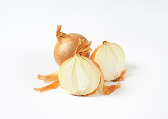 raw onions with peel