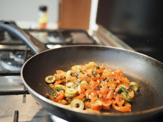 dadolata di olive, pomodoro e peperoncino