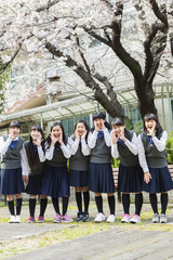 叫ぶ女子生徒