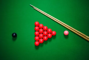 Foto op Plexiglas snooker balls set on a green table © serkucher