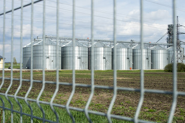 Obraz premium ELEVATOR farm outside the fence