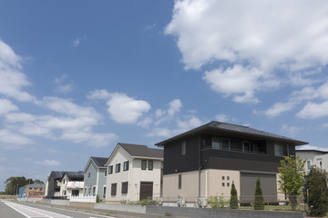 住宅　分譲住宅街　電線・電柱のない街　青空　大規模分譲地　電線地中化　国土交通省推進