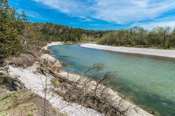 Fluss Isar im bayerischen Alpenvorland