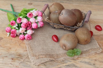 Kiwi fruite juicy is delicious.