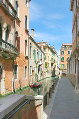 Fototapeta na wymiar canal in Venice, Italy 