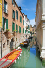 Fototapeta na wymiar canal in Venice, Italy 