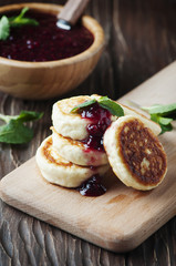 Cottage cheese pancake with raspberry and mint