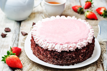 Strawberry mousse brownie cake