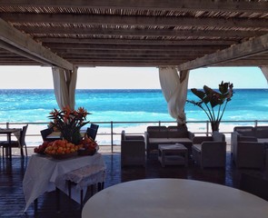 terrazza coperta sulla spiaggia