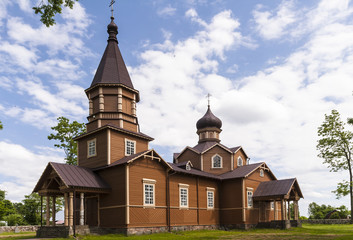 Fototapeta na wymiar Wooden rural Orthodox church.