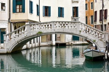 Fototapeta na wymiar Charming canal view in Venice